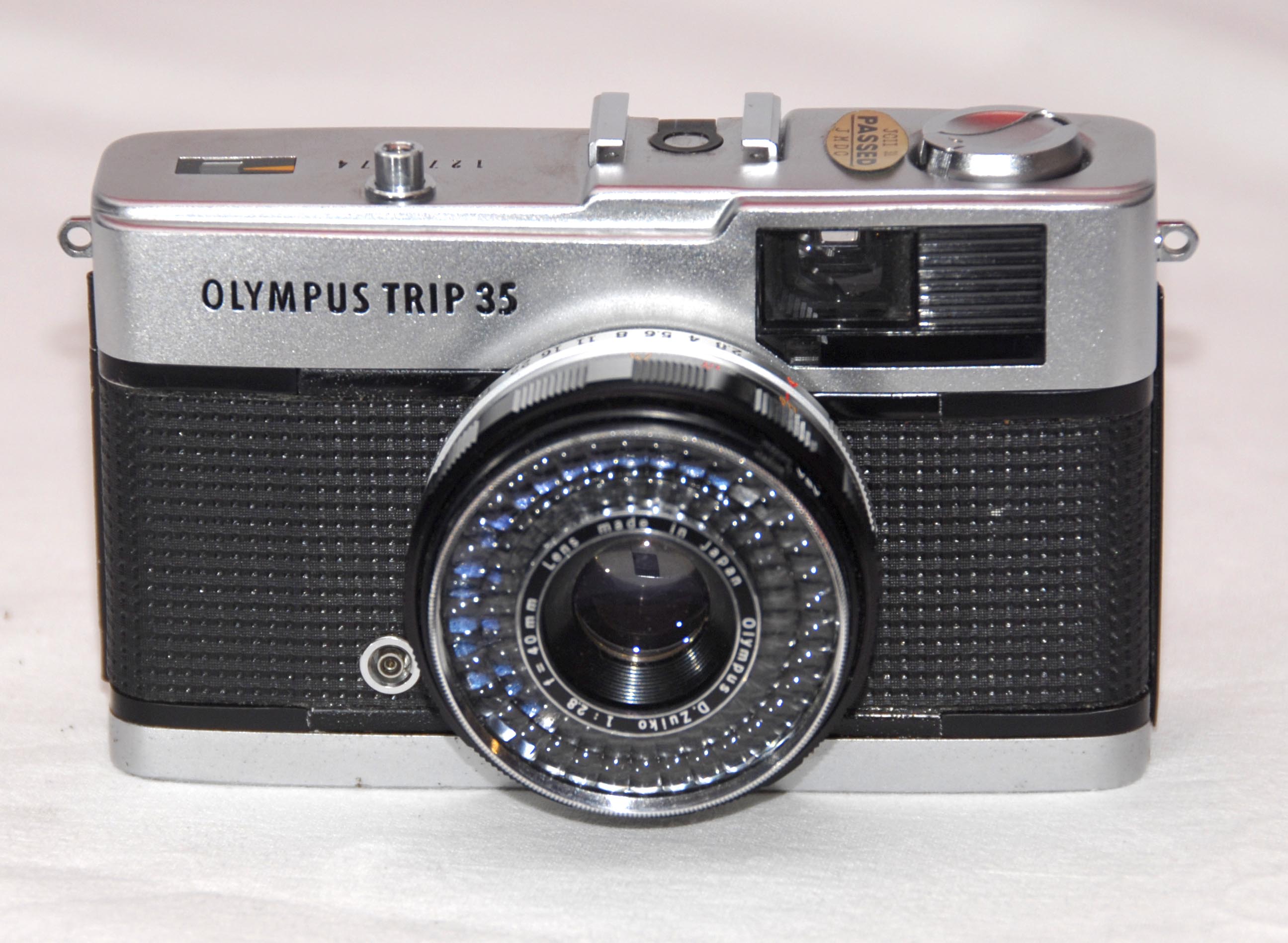 OLYMPUS TRIP 35